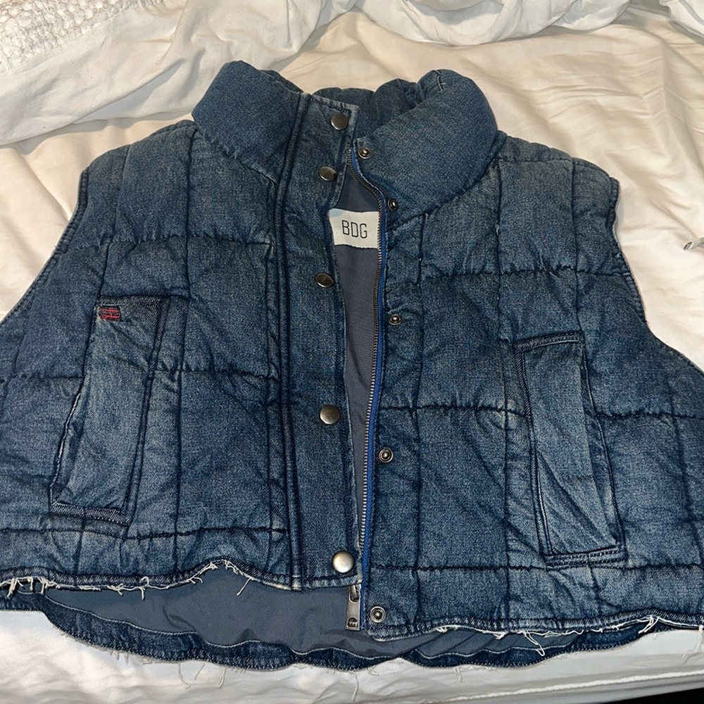 Cropped puffer vest